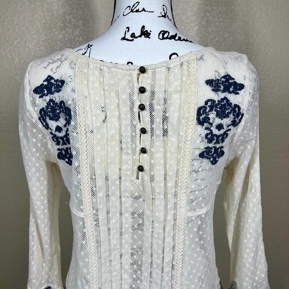 Free People cream top Jocelyn Boho Lace Embroidered Pleated Bell Sleeves size M - Picture 10 of 14